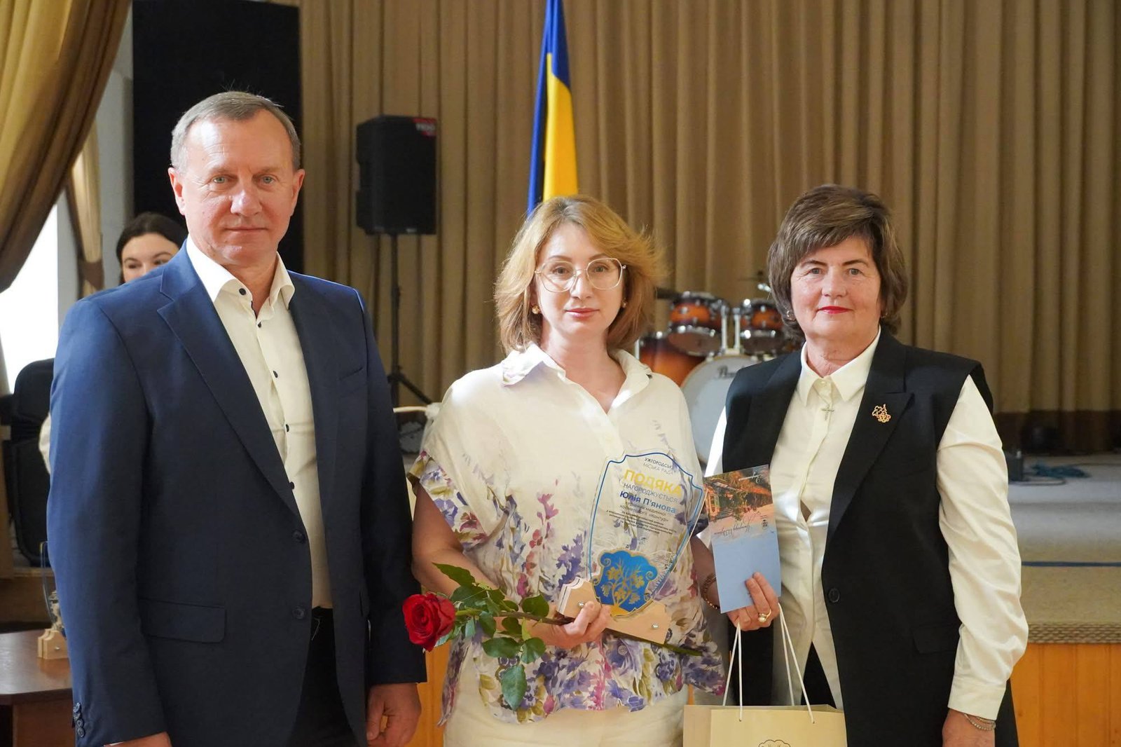 До Дня підприємця нашу клініку відзначили нагородою від міського голови Богдана Андріїва. 5 Клуб краси Контур, Ужгород